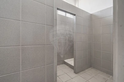 Armazém para Venda em Grijó e Sermonde