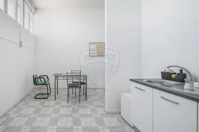 Armazém para Venda em Grijó e Sermonde