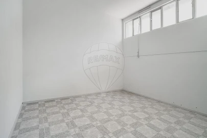 Armazém para Venda em Grijó e Sermonde