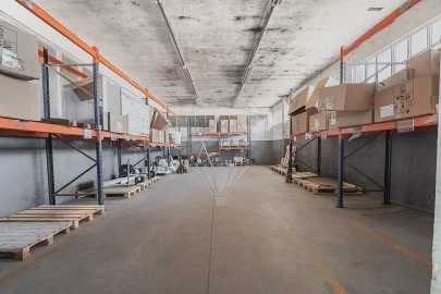 Armazém para Venda em Grijó e Sermonde