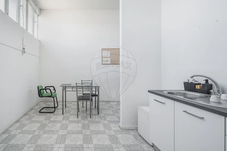 Armazém para Venda em Grijó e Sermonde Foto 25