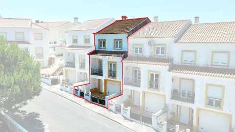 Moradia T3 para Venda em Azueira e Sobral da Abelheira