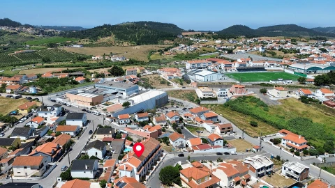 Moradia T3 para Venda em Azueira e Sobral da Abelheira