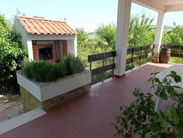 Moradia T6 para Venda em Santiago dos Velhos