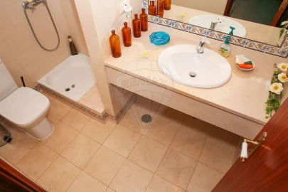 Moradia T6 para Venda em Santiago dos Velhos