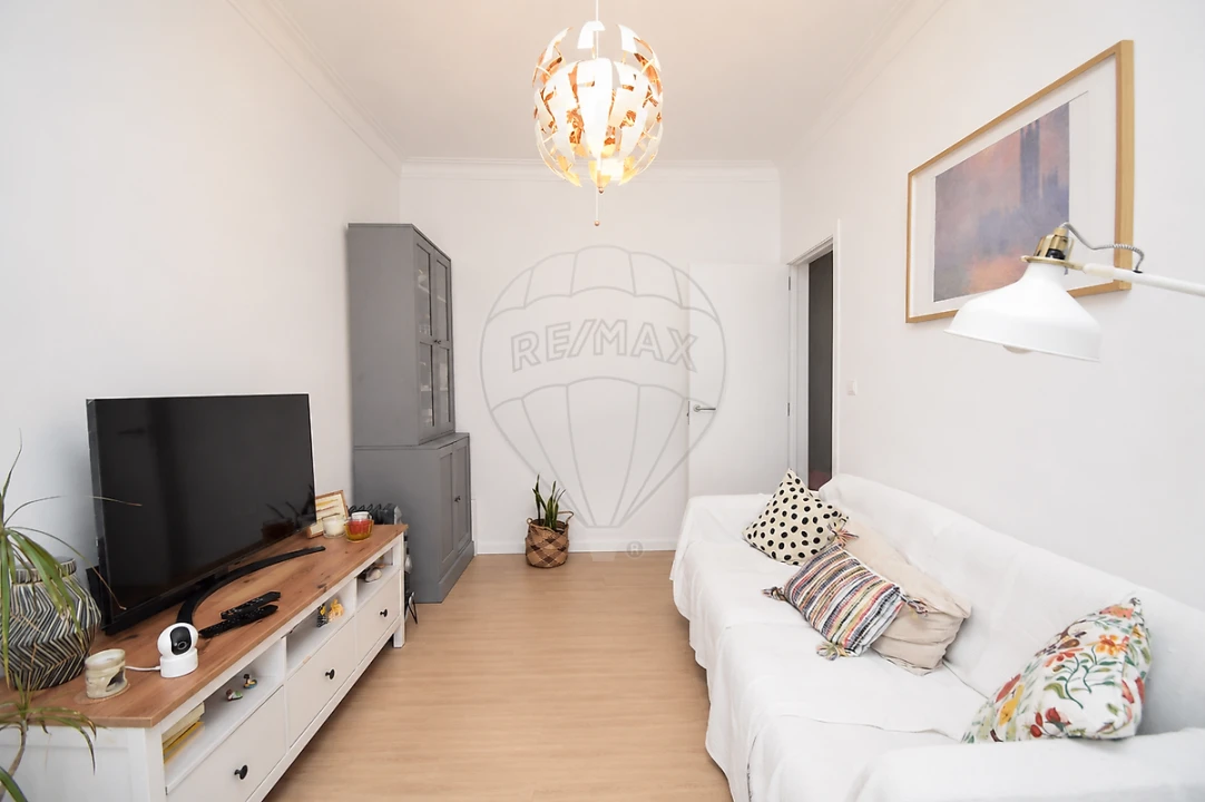 Apartamento T2 para Venda em Queluz e Belas Foto 1