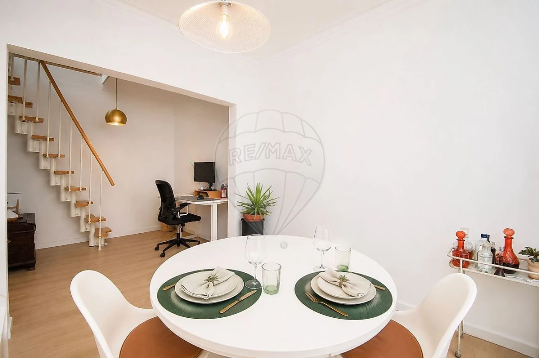 Apartamento T2 para Venda em Queluz e Belas Foto 3