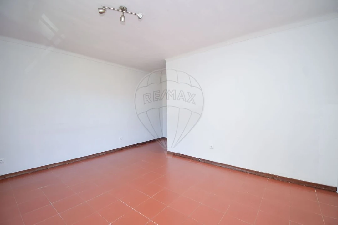 Apartamento T2 para Venda em Algueirão-Mem Martins Foto 2