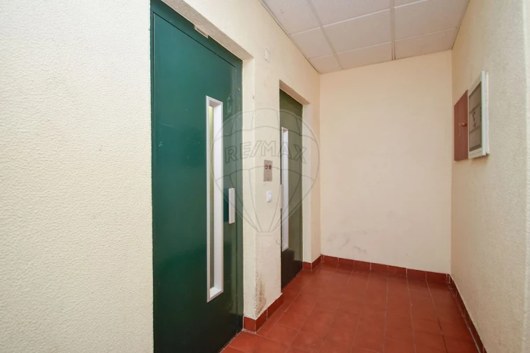 Apartamento T2 para Venda em Algueirão-Mem Martins Foto 18