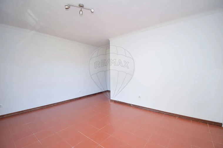 Apartamento T2 para Venda em Algueirão-Mem Martins Foto 2