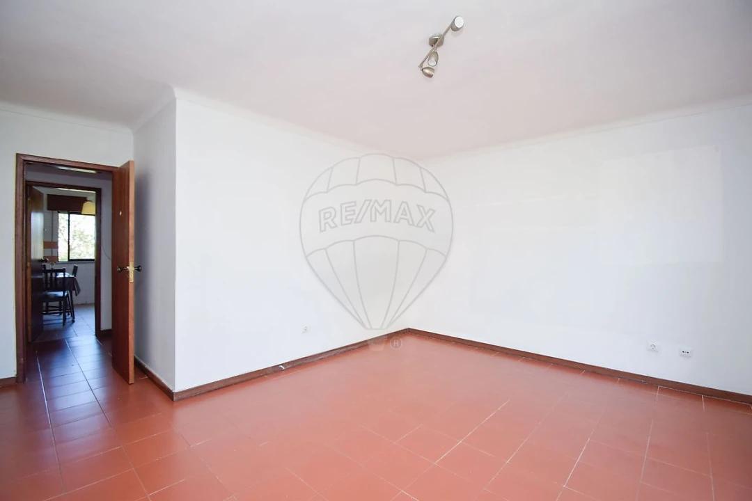 Apartamento T2 para Venda em Algueirão-Mem Martins Foto 1