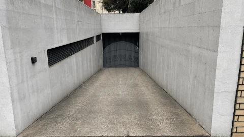 Garagem para Venda em Cidade da Maia