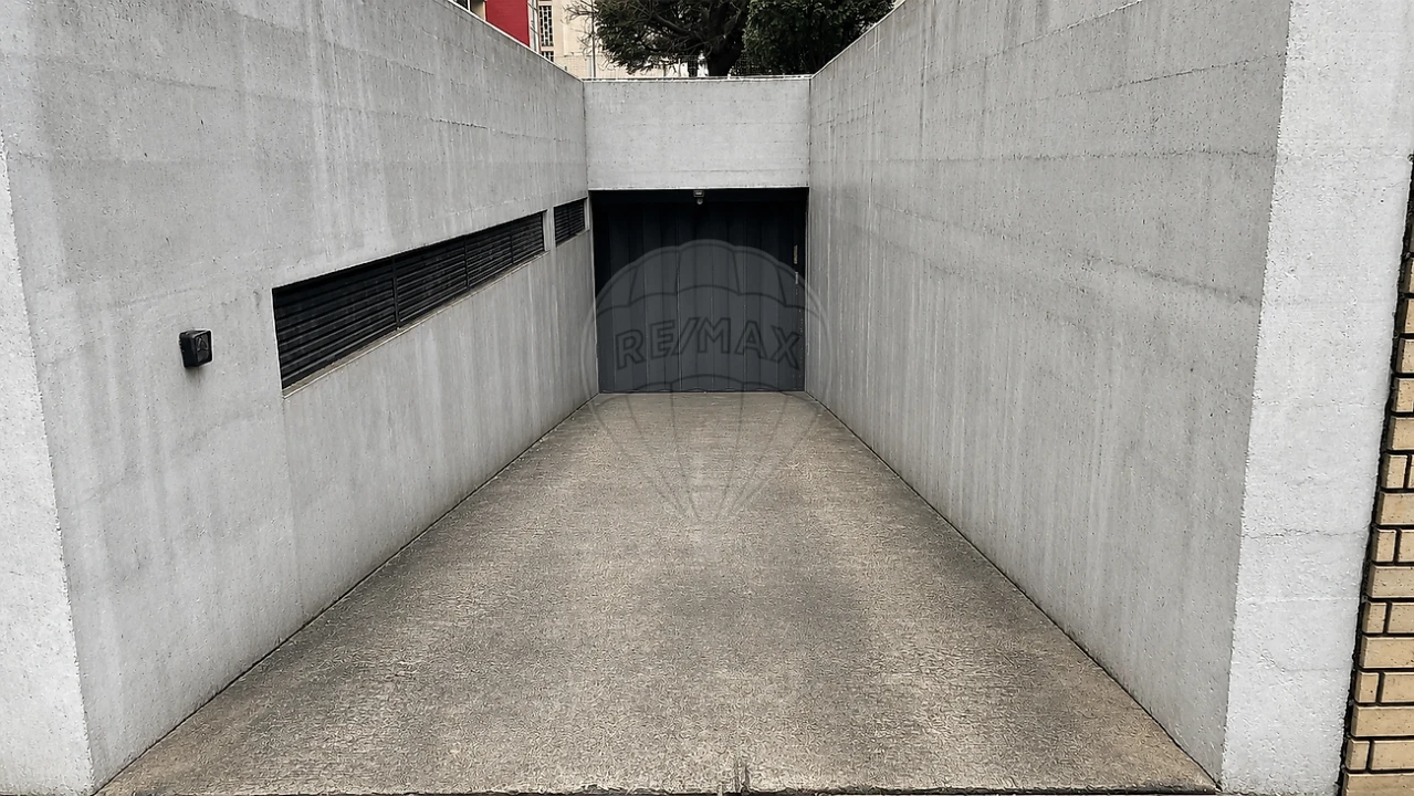 Garagem para Venda em Cidade da Maia Foto 1