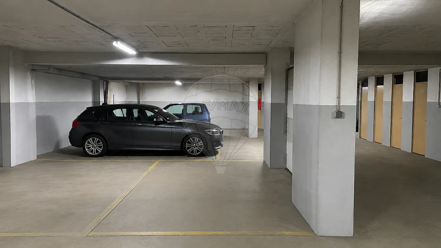 Garagem para Venda em Cidade da Maia Foto 3