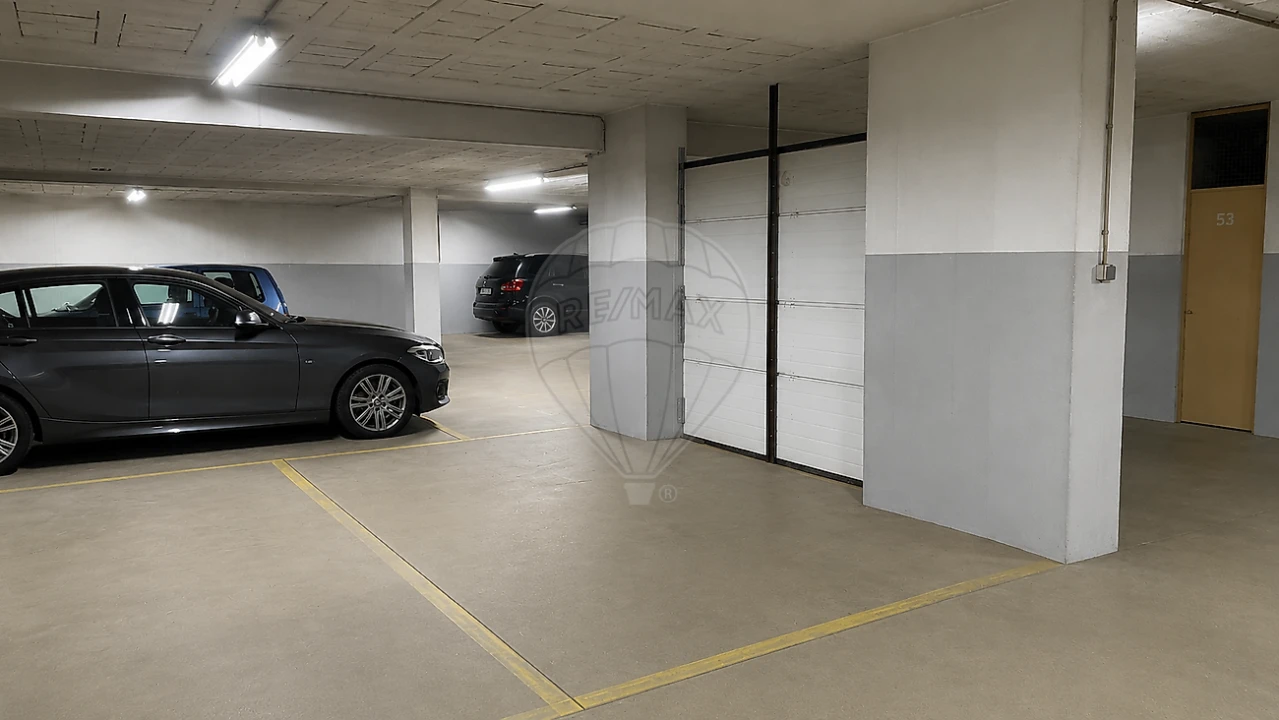 Garagem para Venda em Cidade da Maia Foto 2