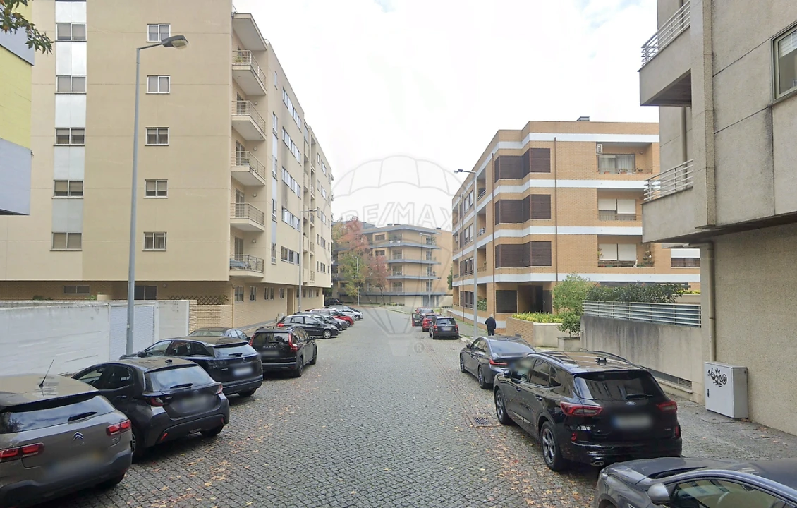 Garagem para Venda em Cidade da Maia Foto 5