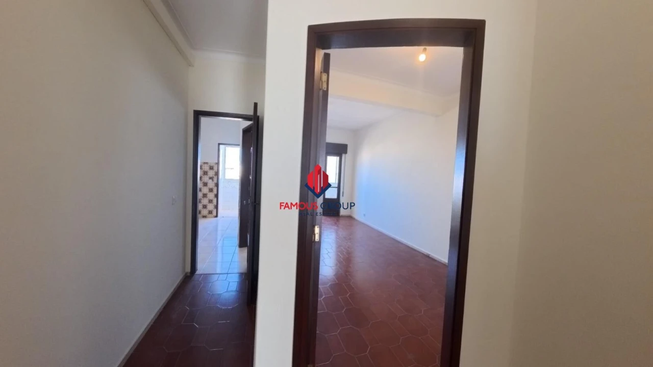 Apartamento T2 para Venda em Portimão Foto 11