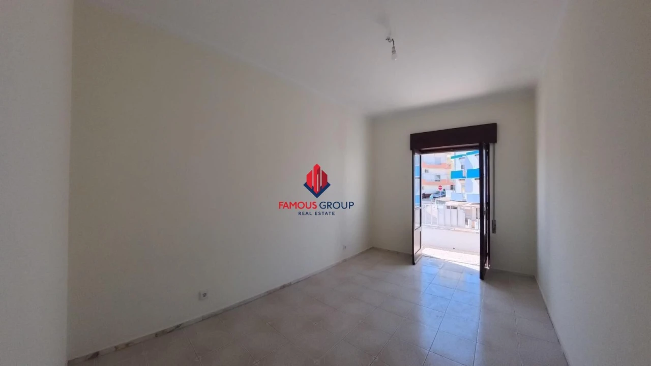 Apartamento T2 para Venda em Portimão Foto 12