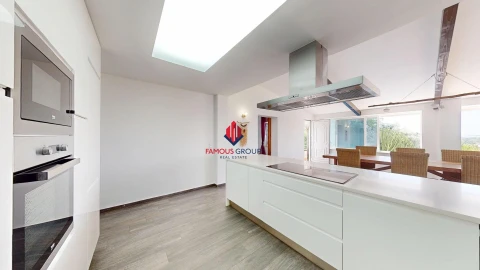 Moradia T4 para Venda em Mexilhoeira Grande