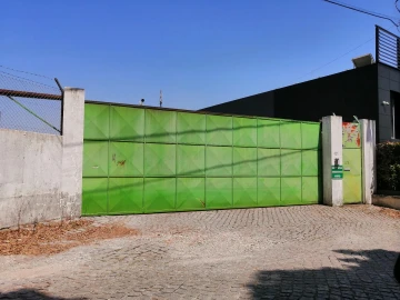 Armazém para Venda em Santa Maria da Feira, Travanca, Sanfins e Espargo