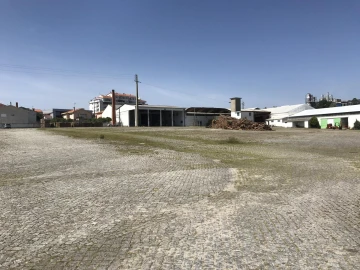 Armazém para Venda em Santa Maria da Feira, Travanca, Sanfins e Espargo