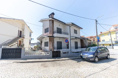 Moradia T3 para Venda em Baguim do Monte (Rio Tinto)