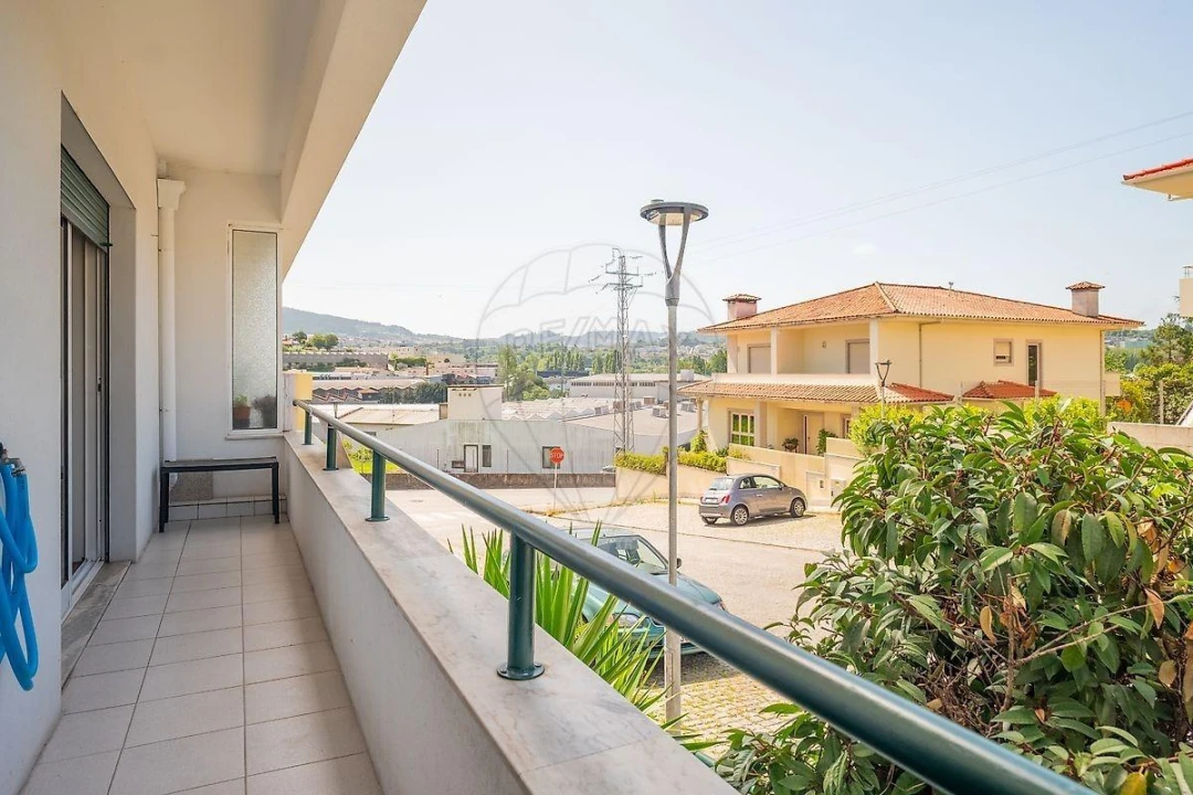 Apartamento T2 para Venda em Creixomil Foto 17