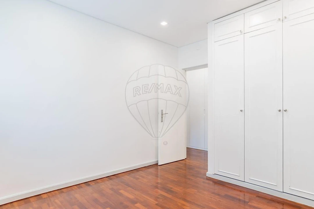 Apartamento T2 para Venda em Creixomil Foto 4