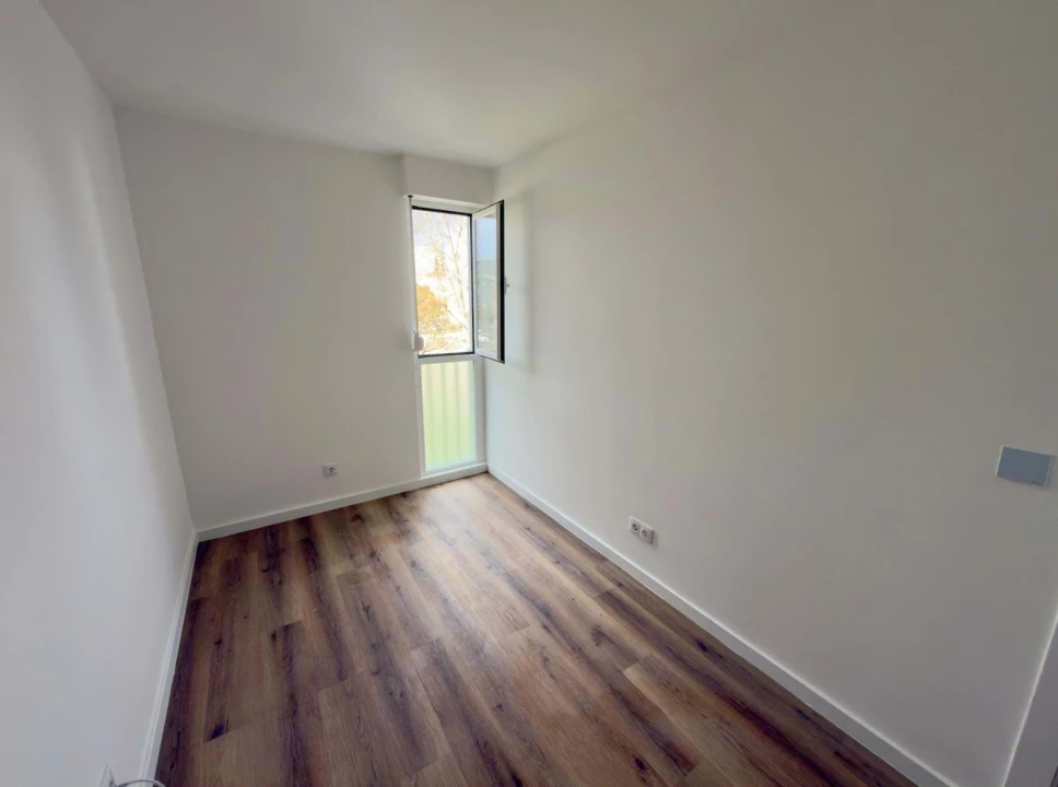 Apartamento T3 para Venda em Corroios Foto 12