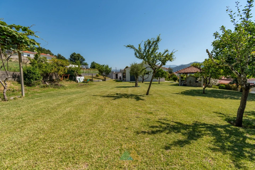 Moradia T3 para Venda em Guilhadeses e Santar Foto 49