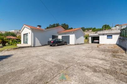 Moradia T3 para Venda em Guilhadeses e Santar