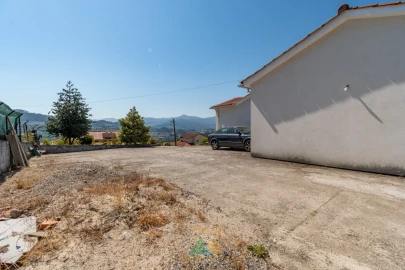 Moradia T3 para Venda em Guilhadeses e Santar