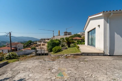 Moradia T3 para Venda em Guilhadeses e Santar