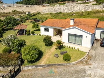 Moradia T3 para Venda em Guilhadeses e Santar