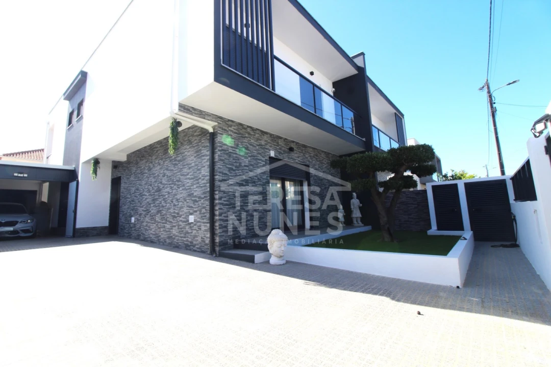 Moradia T3 para Venda em Fernao Ferro Foto 34
