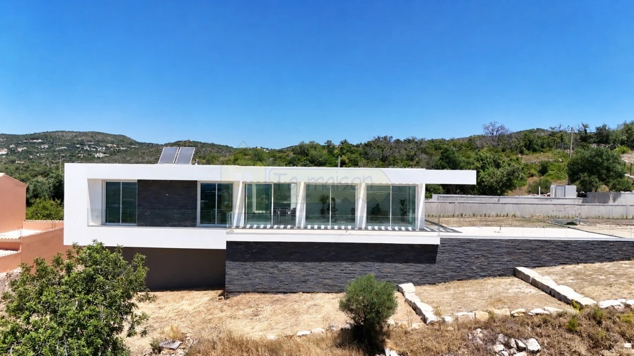 Moradia T3 para Venda em Santa Barbara de Nexe Foto 4