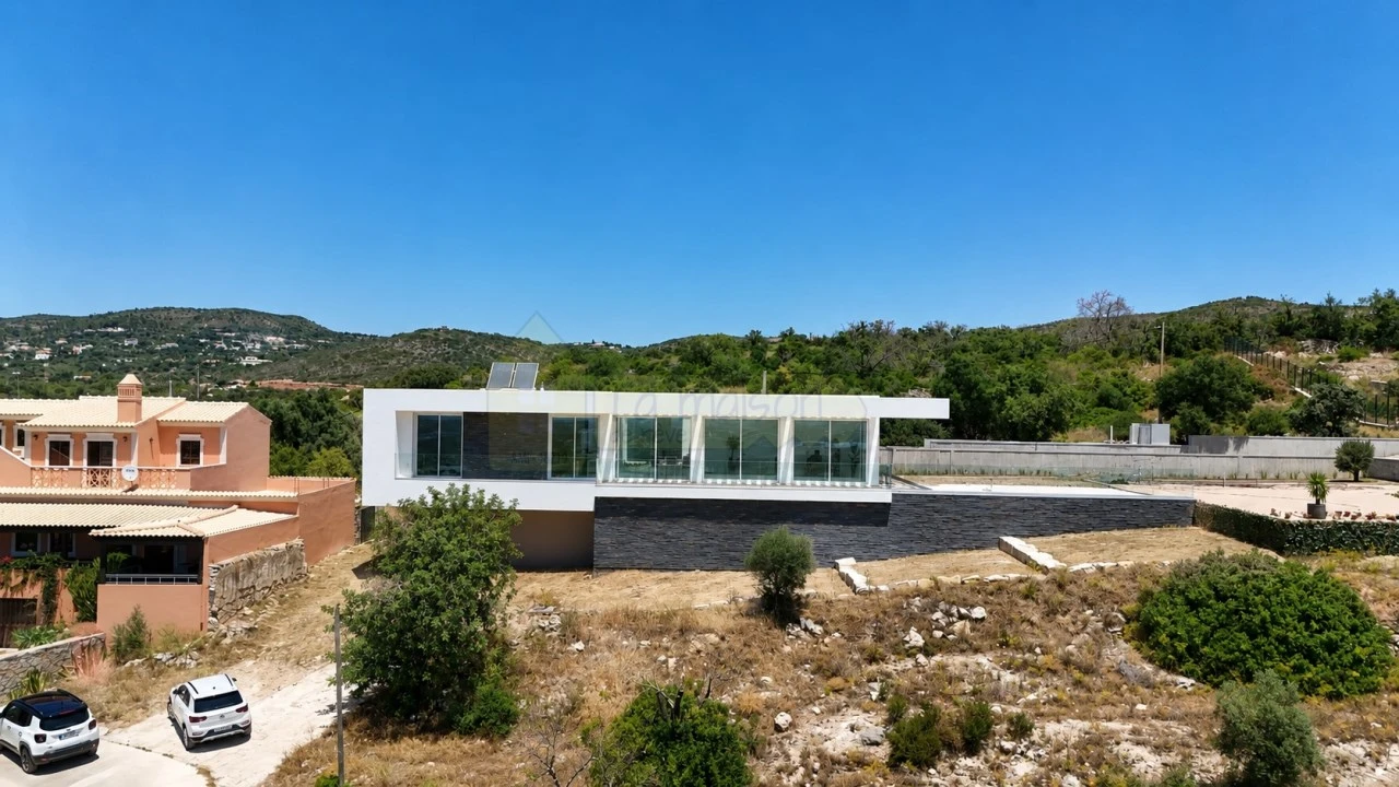 Moradia T3 para Venda em Santa Barbara de Nexe Foto 6