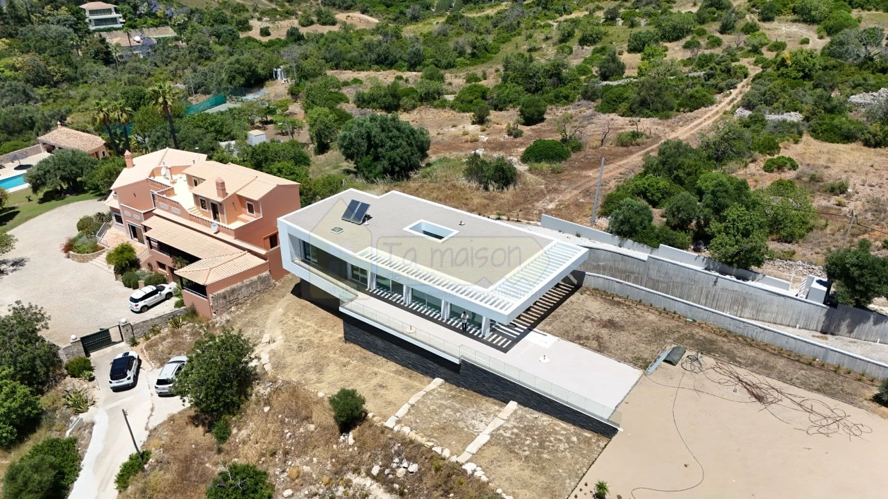 Moradia T3 para Venda em Santa Barbara de Nexe Foto 17