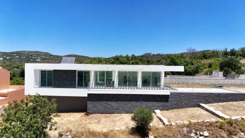 Moradia T3 para Venda em Santa Barbara de Nexe