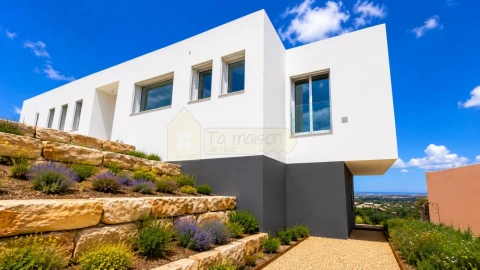 Moradia T3 para Venda em Santa Barbara de Nexe