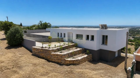 Moradia T3 para Venda em Santa Barbara de Nexe