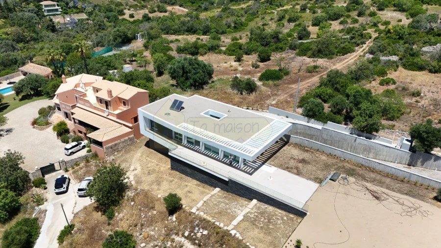 Moradia T3 para Venda em Santa Barbara de Nexe Foto 17
