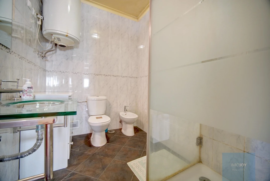 Moradia T6 para Venda em Porto Salvo Foto 24