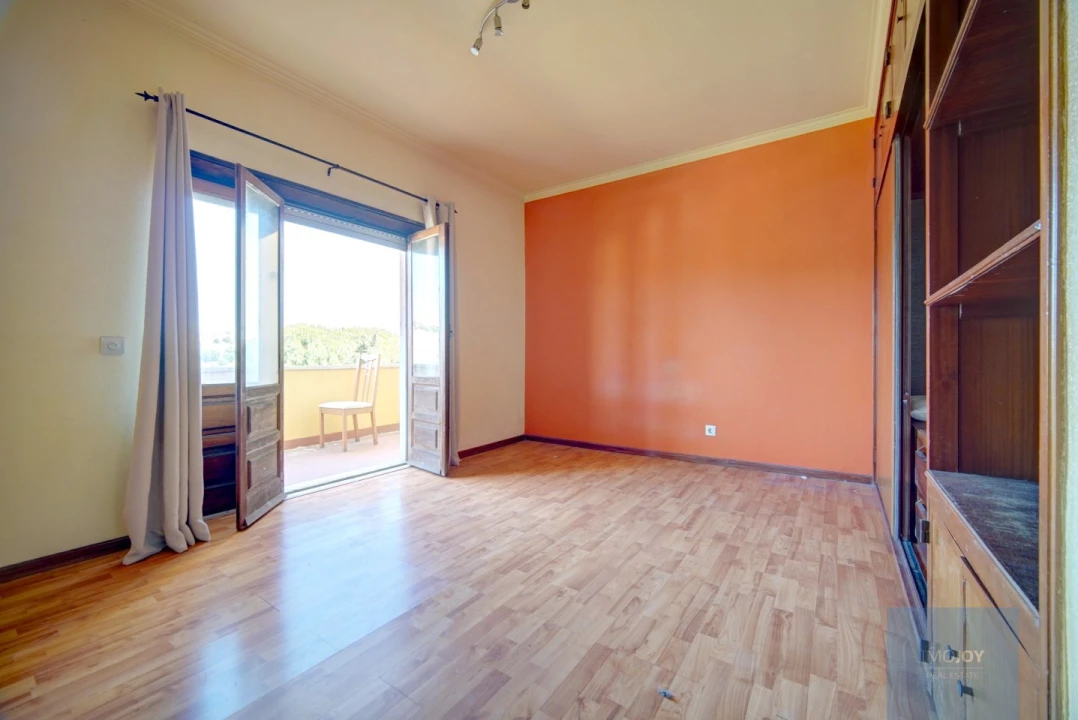 Moradia T6 para Venda em Porto Salvo Foto 25