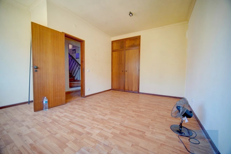 Moradia T6 para Venda em Porto Salvo Foto 23