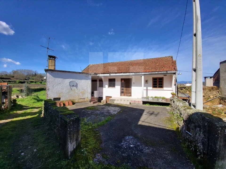 Moradia T2 para Venda em Pinheiro de Azere Foto 1