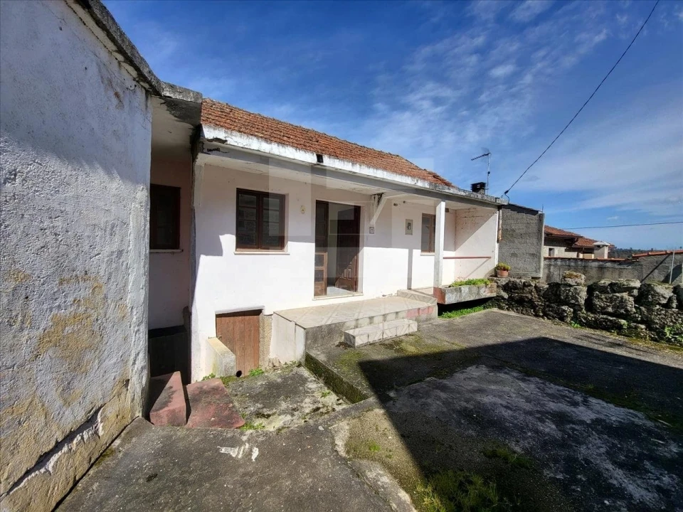 Moradia T2 para Venda em Pinheiro de Azere Foto 2