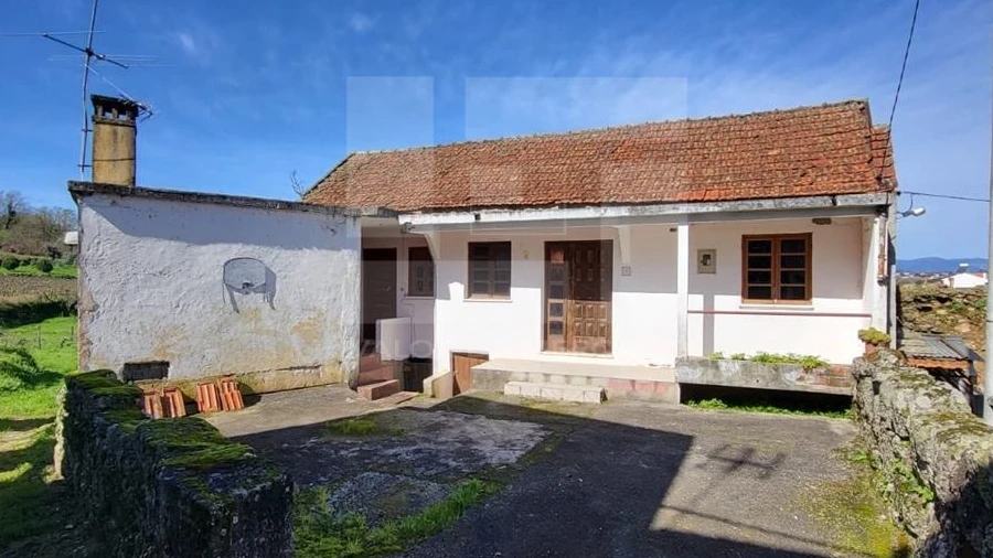 Moradia T2 para Venda em Pinheiro de Azere