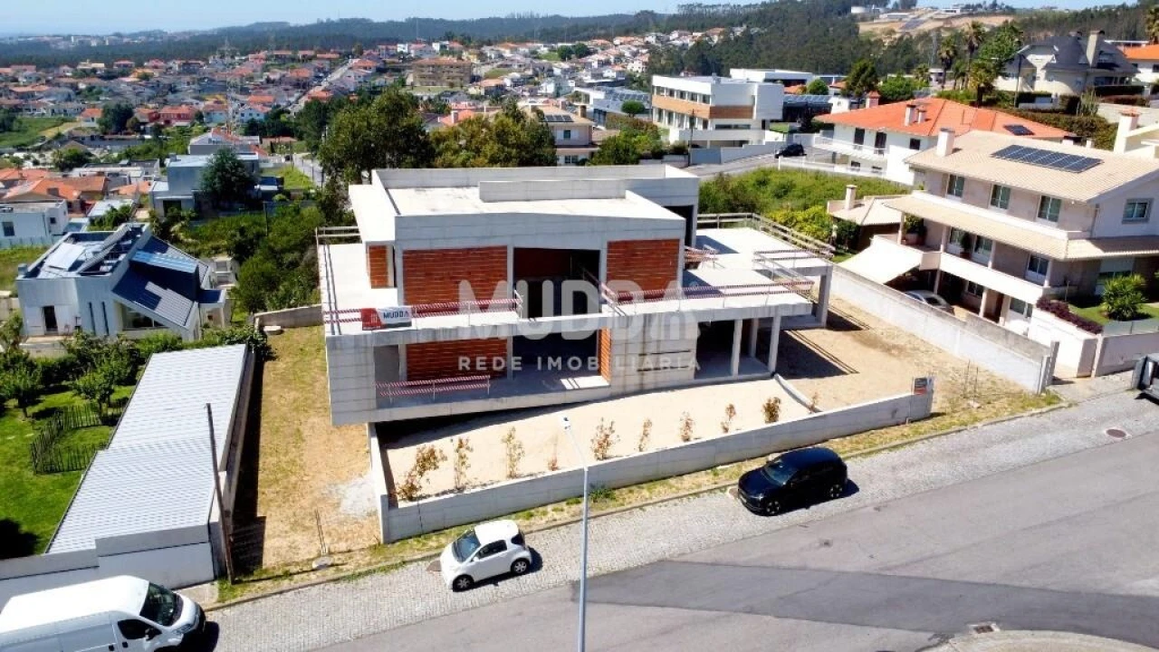 Moradia T4 para Venda em Escapães Foto 10