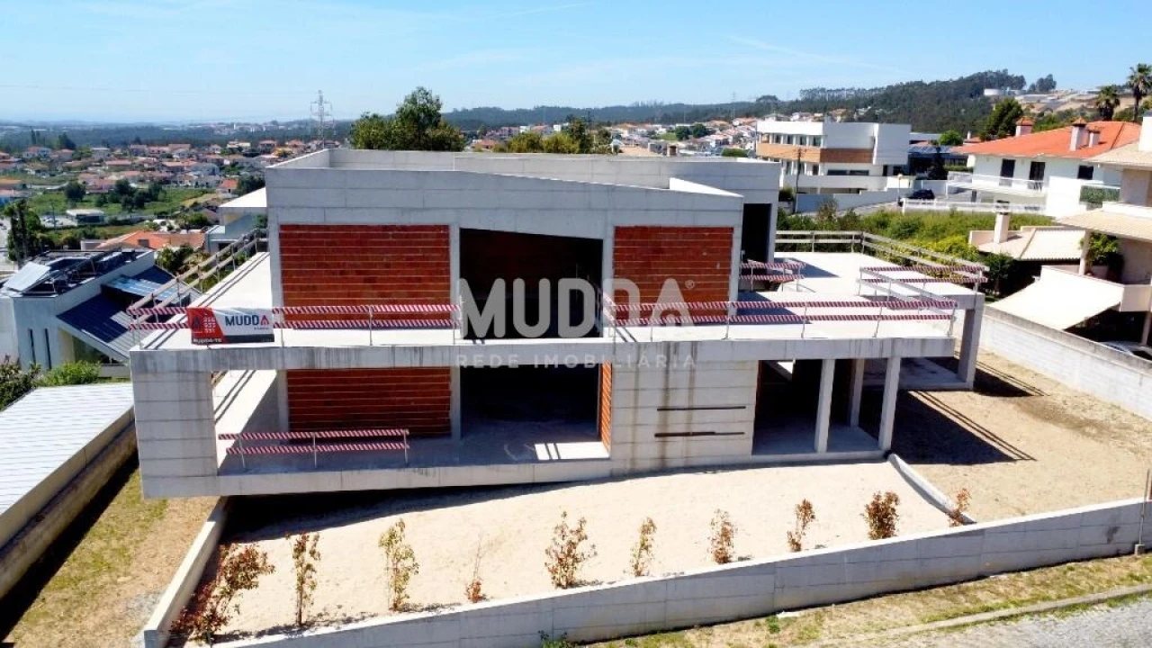 Moradia T4 para Venda em Escapães Foto 11